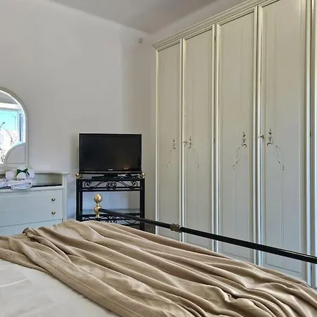 50 Mt Dal Mare Corte Wi-fi E Condizionatore Apartment