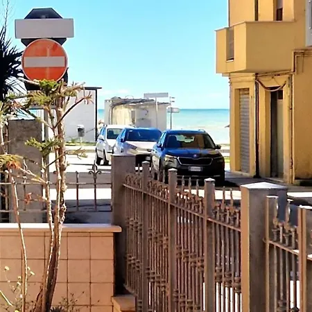 50 Mt Dal Mare Corte Wi-fi E Condizionatore * Porto SantʼElpidio