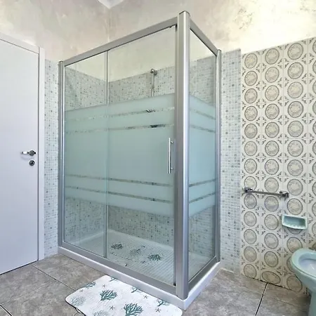 50 Mt Dal Mare Corte Wi-fi E Condizionatore Porto SantʼElpidio