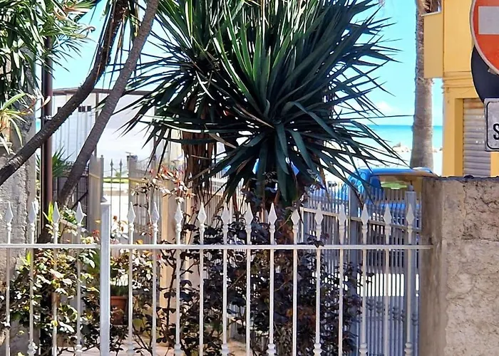 50 Mt Dal Mare Corte Wi-fi E Condizionatore Lejlighed Porto SantʼElpidio
